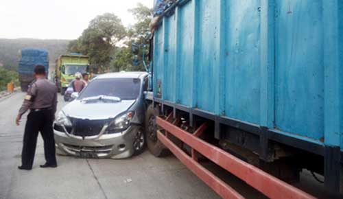 Tabrakan beruntun di KM 9 jalan lintas Sumatera Dharmasraya
